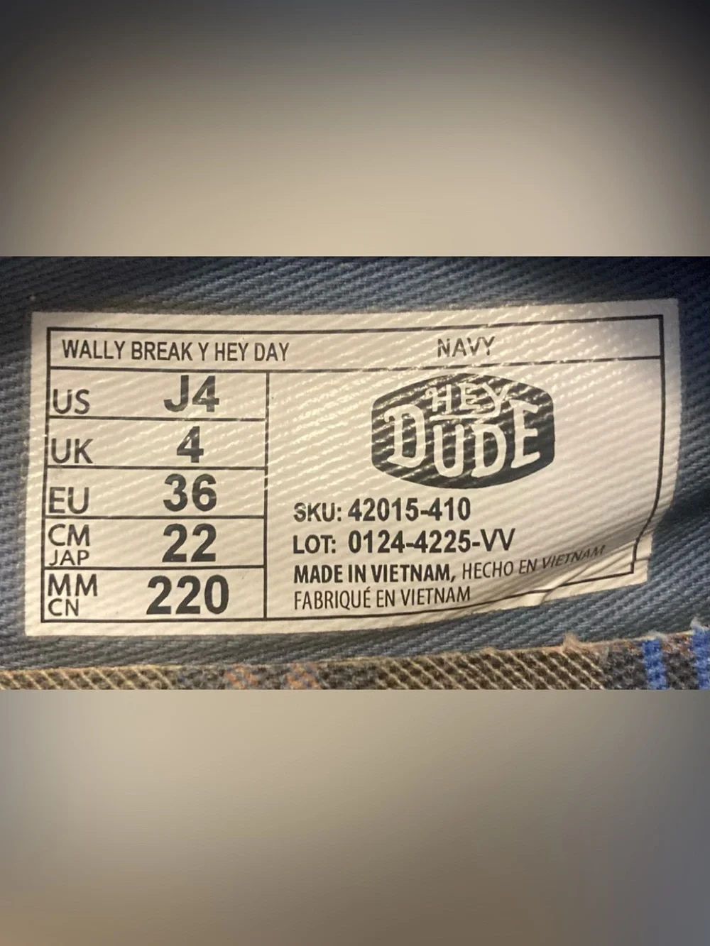 Hey Dude Wally Slippers, Big Kid size J4